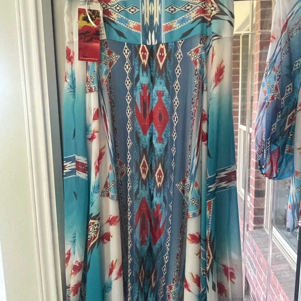 Vibrant A-Line Skirt and Blouse Set in Turquoise and Red - Picture 4 of 11